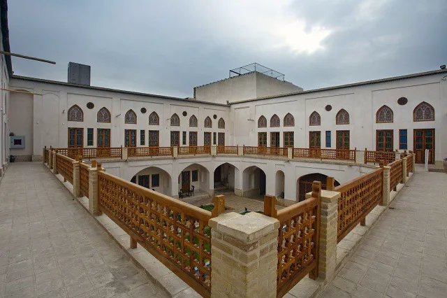اقامتگاه سنتی ادیب کاشان