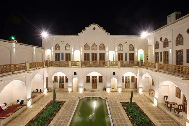 اقامتگاه سنتی ادیب کاشان