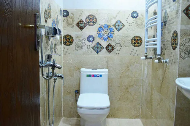 سرویس بهداشتی کهن پایاب با کاشیکاری سنتی