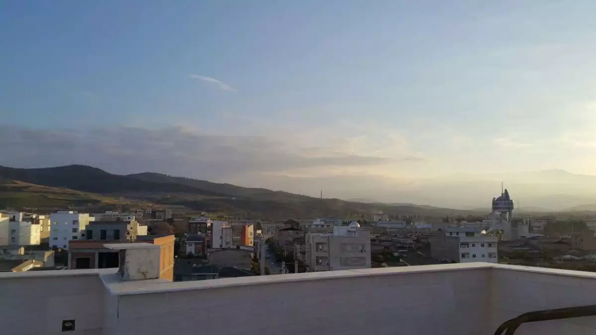 چشم‌انداز شهر و کوهستان از هتل اطلس
