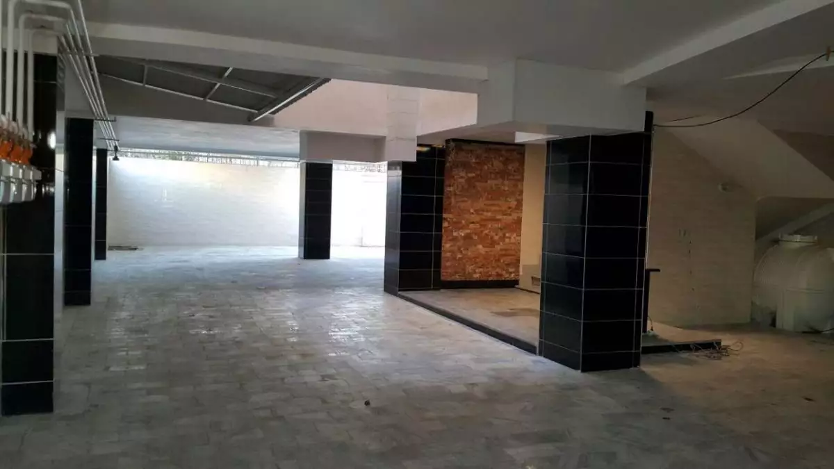پارکینگ سرپوشیده هتل اطلس