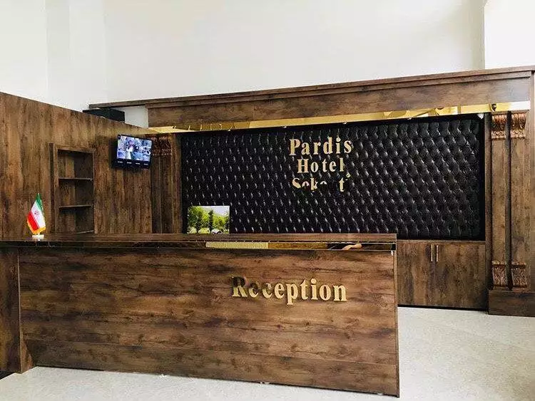 پیشخوان پذیرش هتل پردیس سکوتی