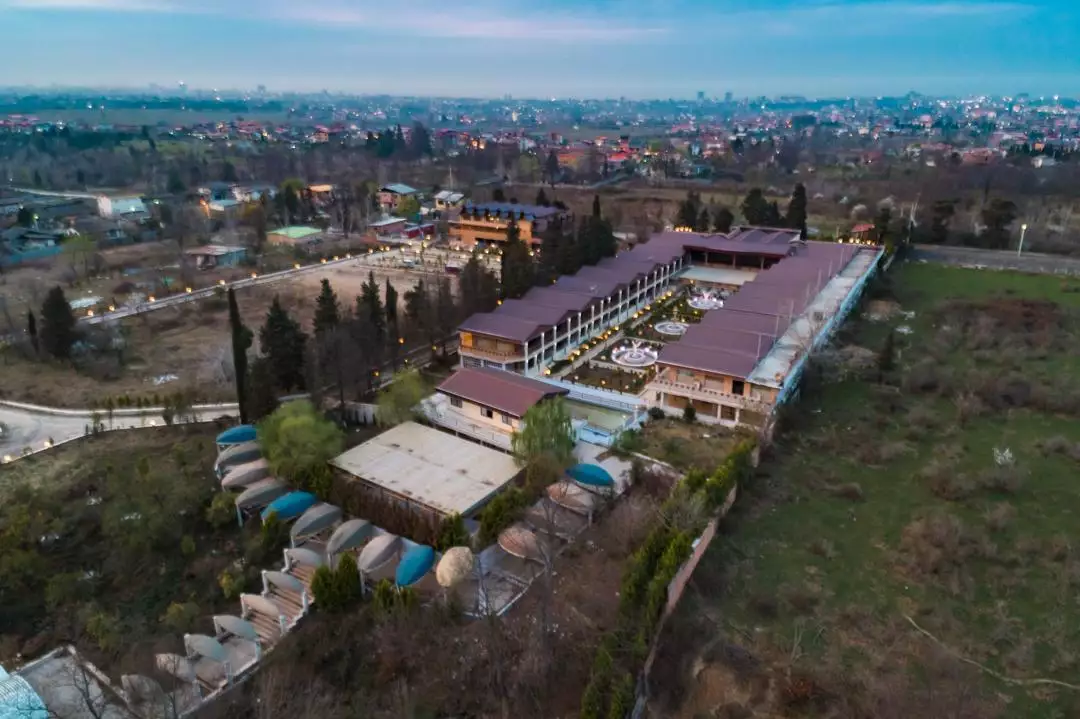 نمای هوایی ساختمان و محوطه کاخ امیران