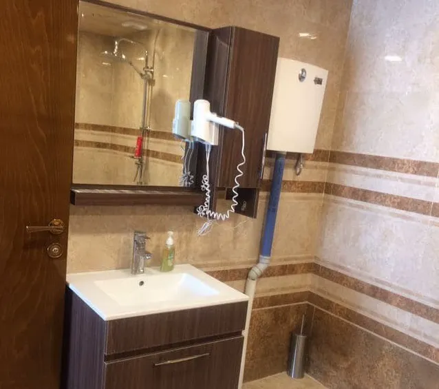 سینک و آینه سرویس بهداشتی گیلبرتون
