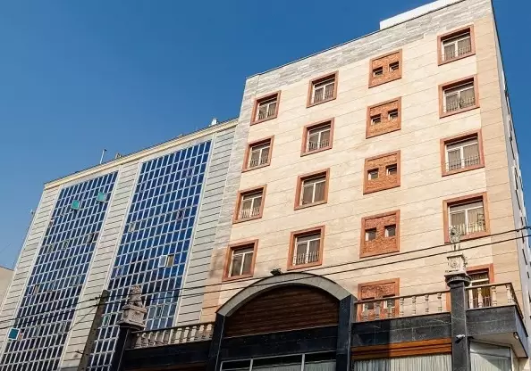 نمای بیرونی ساختمان هتل هرمس