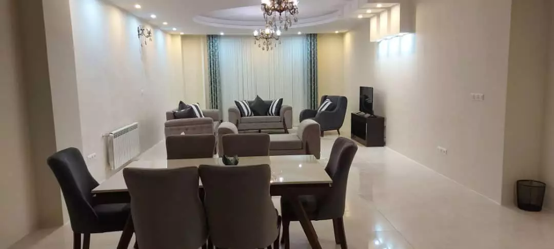 سالن نشیمن و میز غذاخوری هتل پاتاق