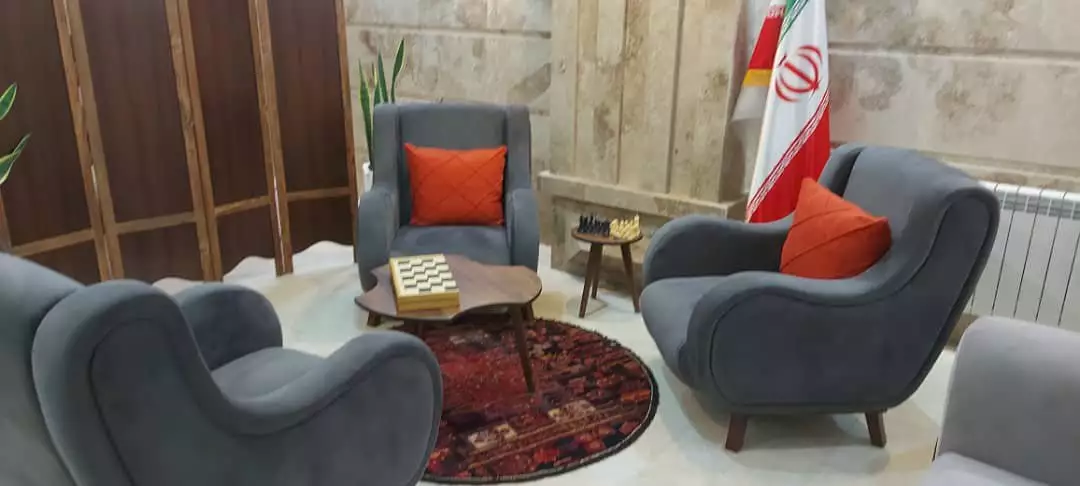 چیدمان صندلی‌های نشیمن هتل پاتاق