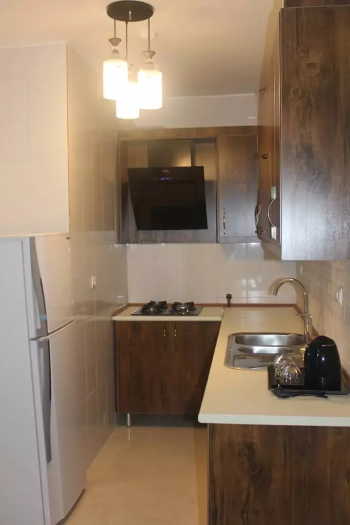 آشپزخانه پاتاق با کابینت چوبی و سینک