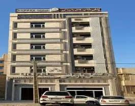 نمای بیرونی هتل بارمانی با نمای سنگی