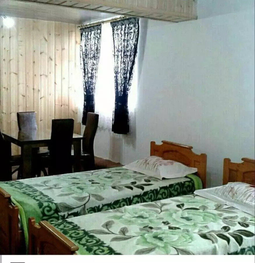 دو تخت یکنفره و میز غذاخوری قصر نگین