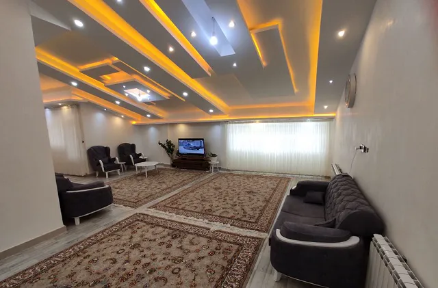 چیدمان مبل و فرش در نشیمن هتل آهوان