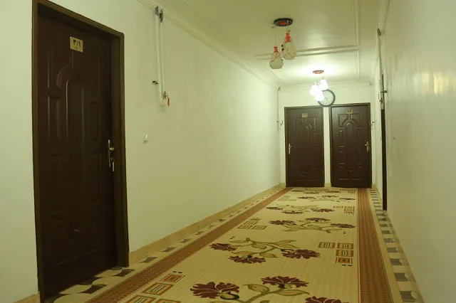راهروی هتل عباس آباد با فرش طرحدار