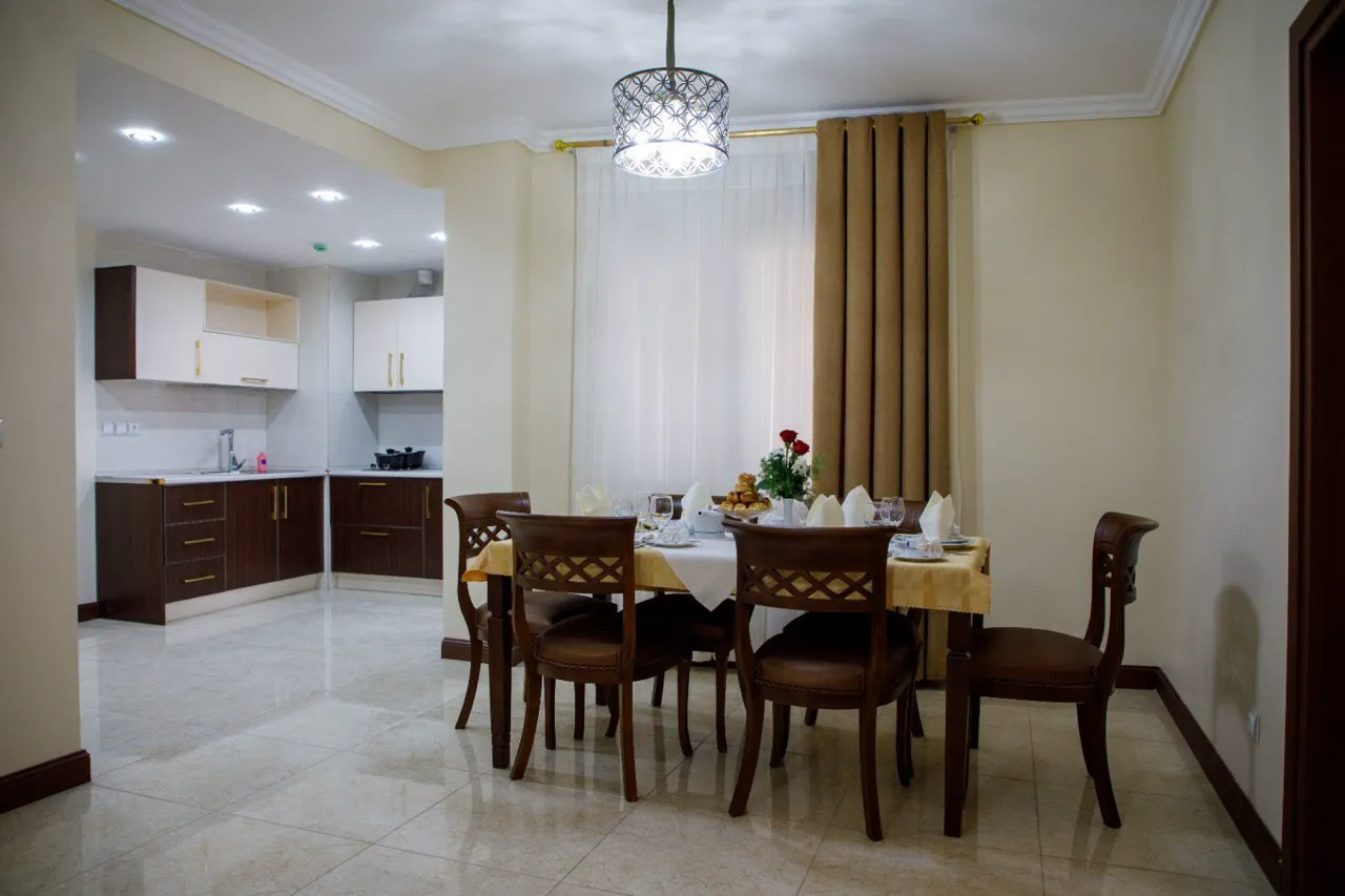 میز غذاخوری و آشپزخانه آتیلار ۳
